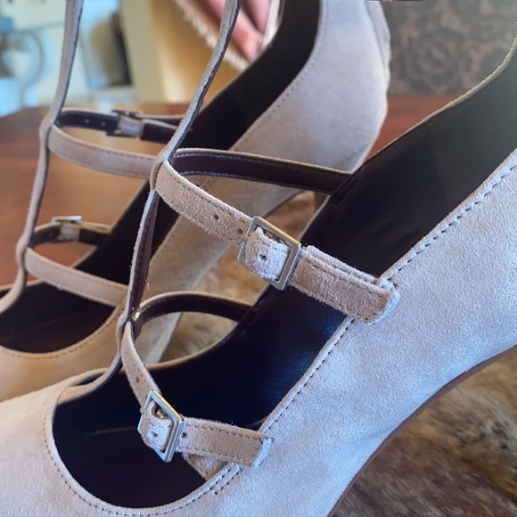 👠”CLASSY BCBG HIGH HEELS”👠 - Picture 3 of 8